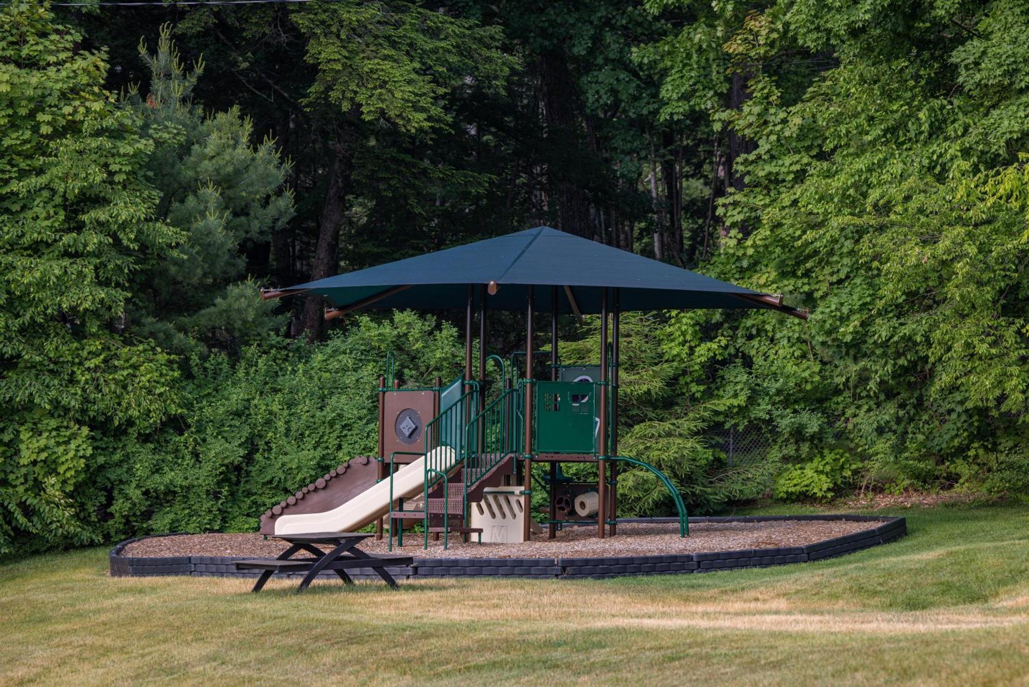 Sun Castle Resort Lake George Exterior photo